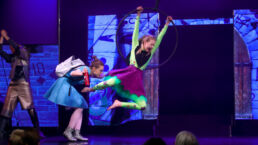 Luftartistik, Luftring, Der Zauberer von Oz Musical mit Gloria Veidt als Hexe des Westens
